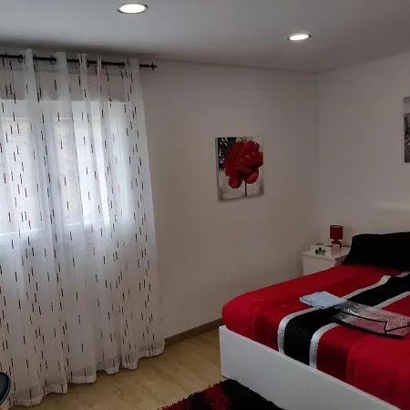 Dina House Nyaraló Boticas